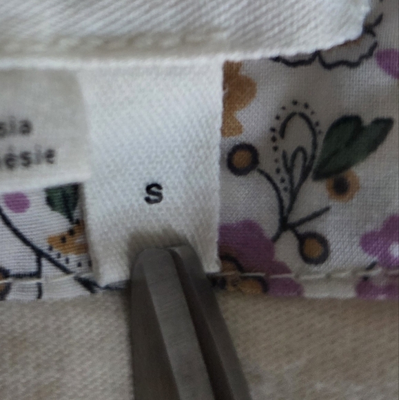 Anthropologie Women's Cream Sleeveless Button-Down Top and a Stylish Tie - Picture 7 of 7